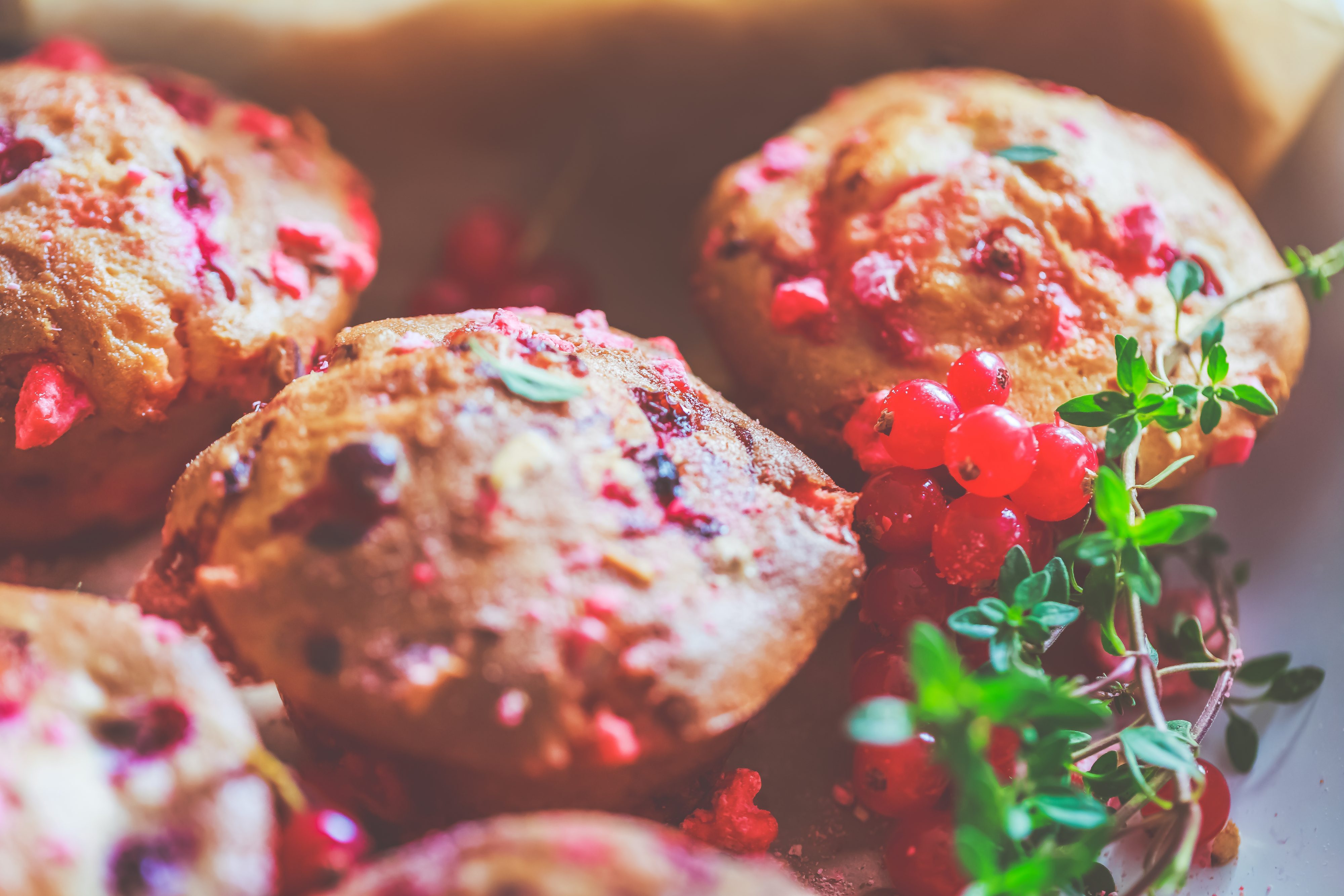 Recette facile Muffins aux groseilles et pralines roses 