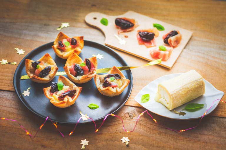 pain de mie croustillant au lard, pruneaux et chevre