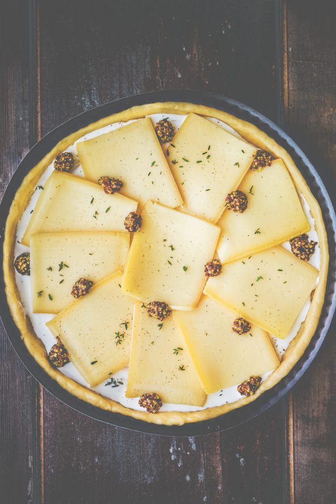 Tarte-briochée-à-la-raclette-2-3334×5000 — Photographie culinaire Cathy Buffet