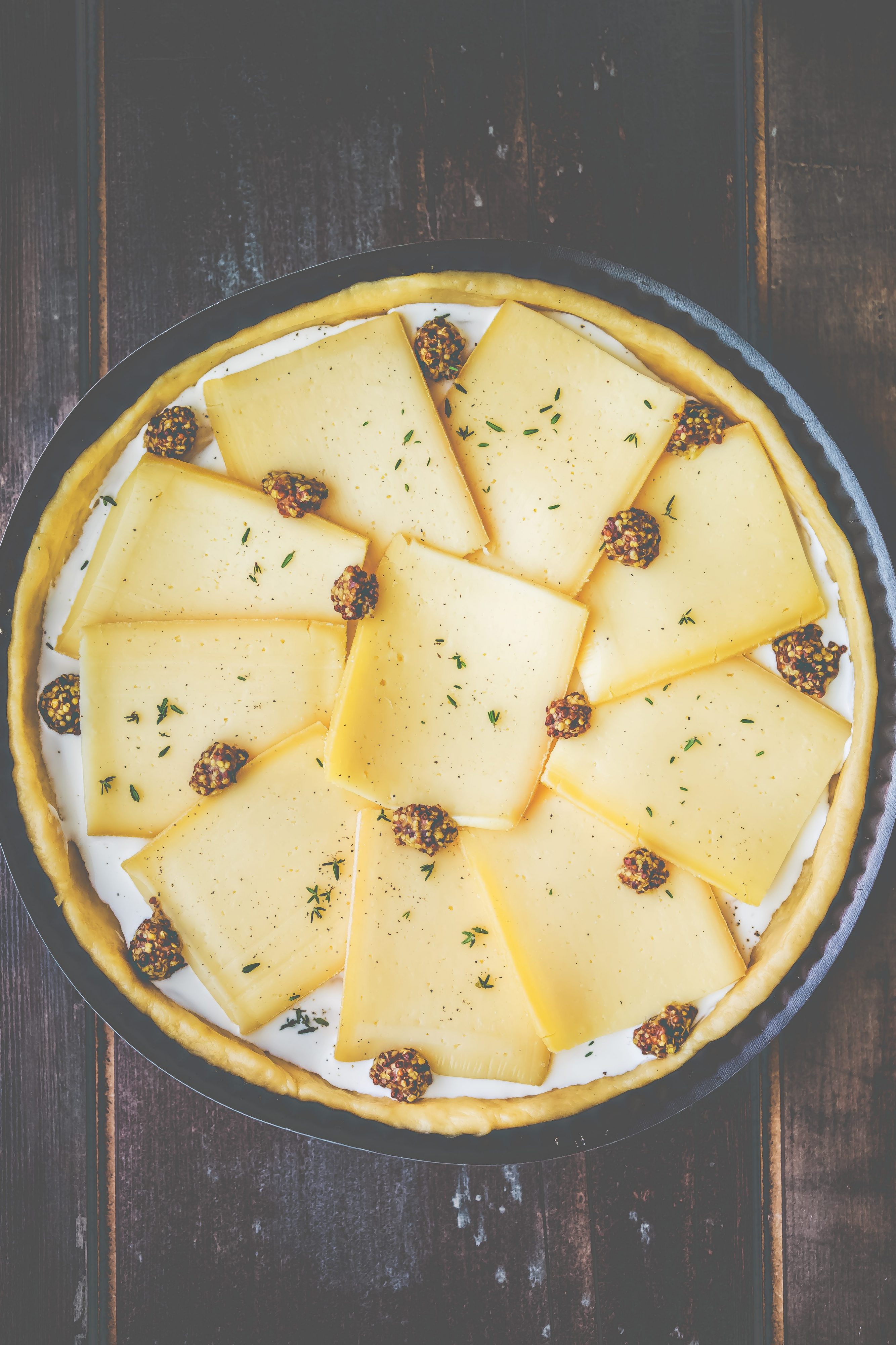 Tarte-briochée-à-la-raclette-2-3334×5000 — Photographie culinaire Cathy Buffet